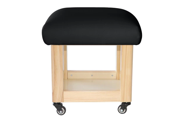 Drevená taburetka na kolieskach