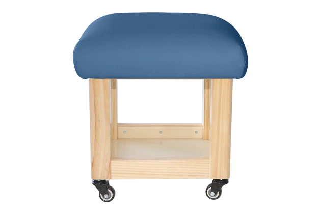 Drevená taburetka na kolieskach