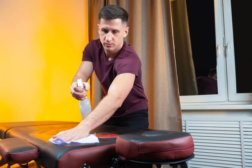 Sprej je najpraktickejší spôsob hygieny masážneho lehátka Sprej je najpraktickejší spôsob hygieny masážneho lehátka