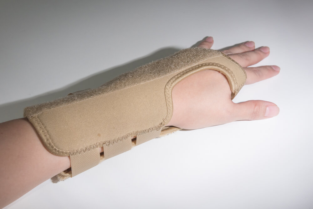 Pri syndróme karpálneho tunela pomáha znehybnenie a podpora ruky